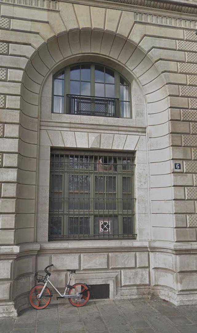 Fin de chantier pour la <a href="/prefpolice/">Préfecture de Police</a> avec la pose de la porte monumentale sur-mesure pour l'entrée sécurisée du personnel 😍
#menuiserie #ebenisterie #porte #portecochere #portemonumentale #chene #patrimoine 
#6rueDeLaCite #Paris 
#LeBois #LeFer #UneHistoire
#AteliersPerrault