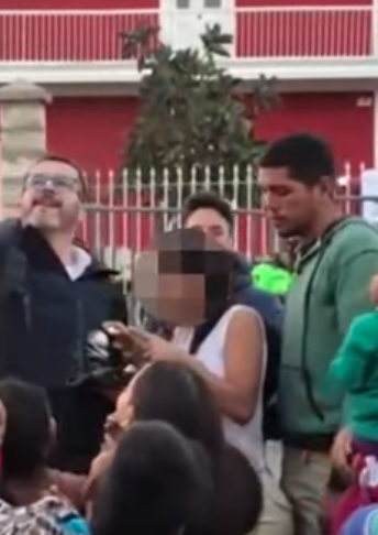 devirales's tweet photo. [IMPACTO] 😡 Hombre es funado tras abusar descaradamente de una menor de edad en plena transmisión en vivo! 😠 MIRA EL VIDEO! 👉 https://t.co/61O7aF4lC3 https://t.co/tbnez1eGPv