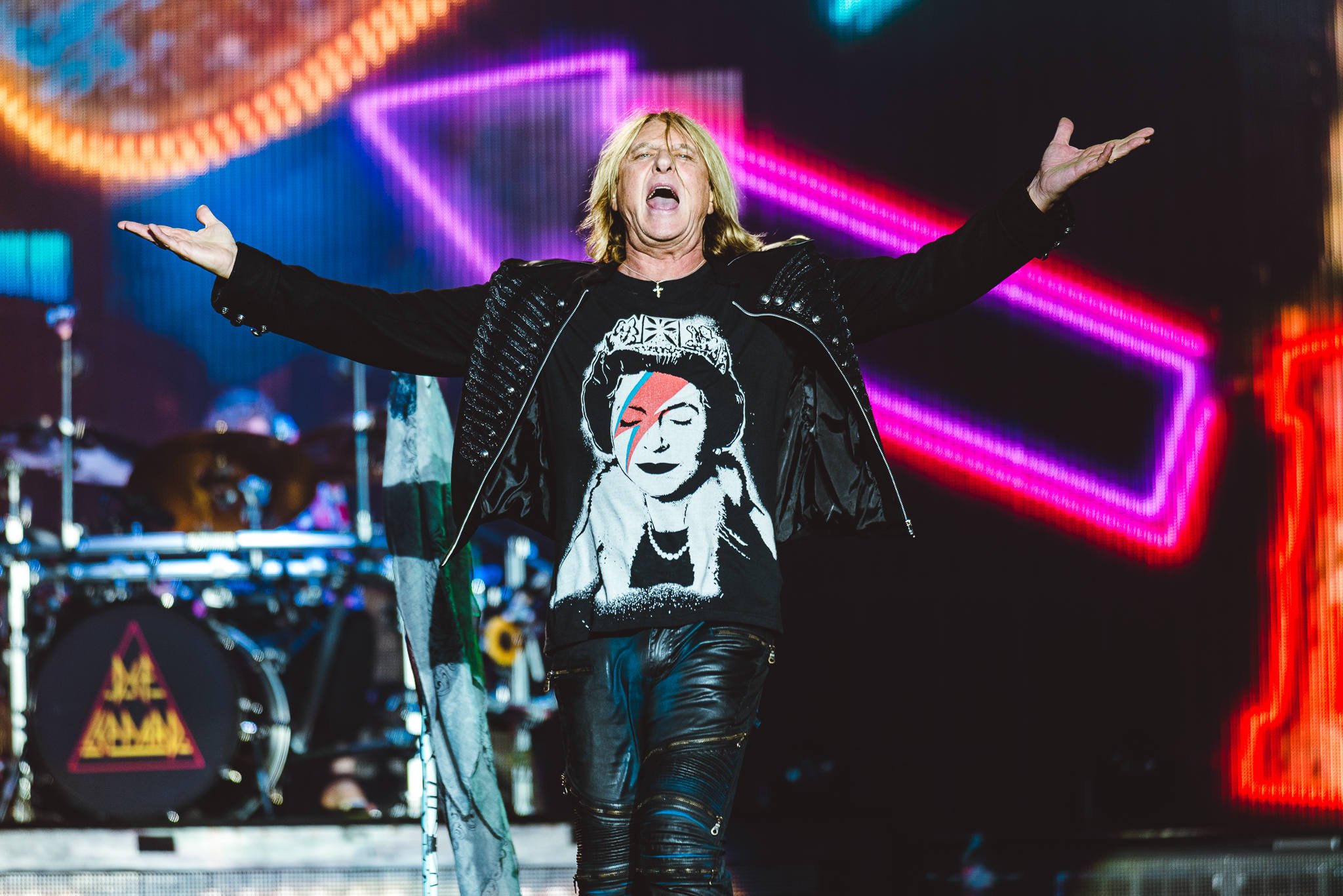 HAPPY 60TH BIRTHDAY to the one and only Joe Elliott from    