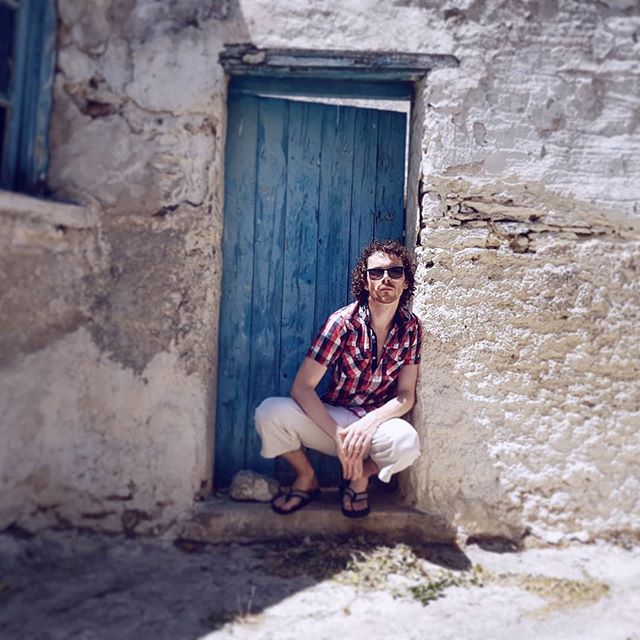 ThatPeteBondGuy's tweet image. 1. Find a dilapidated old building
2. Successfully hide the remote
3. Wipe sweat from brow (it was SO hot!)
4. Stress over which pic to share cos you took hundreds

#instaproblems