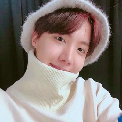 Dandelion *･ﾟ✧ folklore states that the number of seeds left on the head after blowing a dandelion indicates the number of children a girl will have later in life! According to other lore it’s the number of years you have left to live 