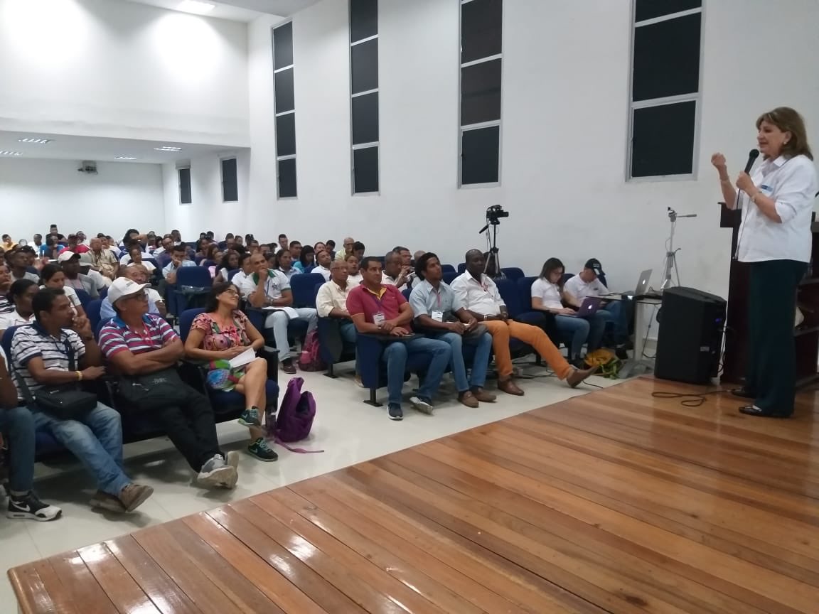 #Seminario

Avanza con éxito el tercer día del Seminario “Administración Deportiva”, donde más de 180 participantes actualiza todo lo relacionado con la Personería Juridica de: Federaciones, Ligas y Clubes.