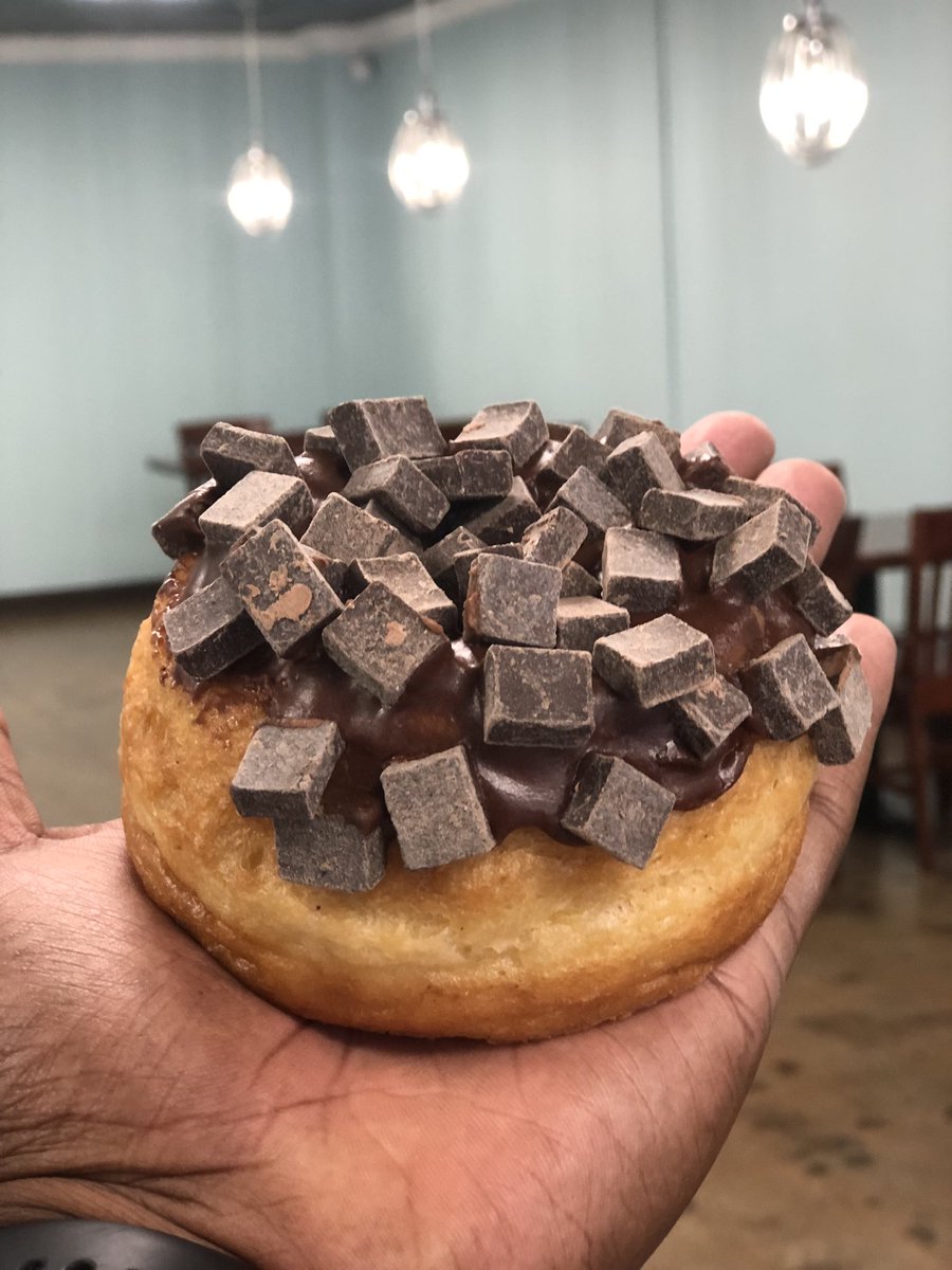 The Chocolate Chunk is back. And don’t forget to come get a few sausage rolls also!

#doughboydonuts #donuts #doughnuts #donutfoodtruck #foodtruck #campbowie #onthebricks #donutporn #foodporn #foodie #fortworthtx #fortworth #🍩