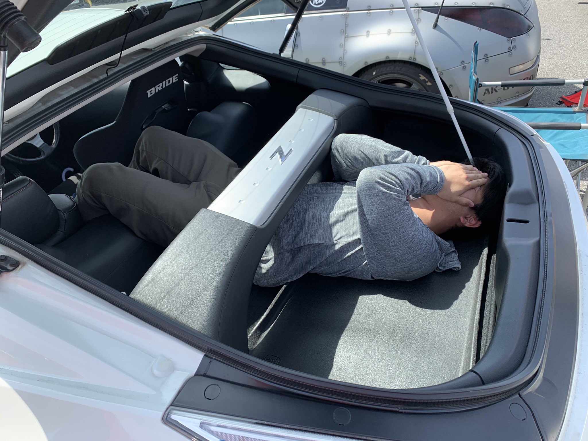 Hagigen 車中泊z 車中泊でミニバン コンパクトカーはできて当たり前 軽はコペンとかビートとかの2シーター軽は仮眠程度ならできる Z33 Zロードスターじゃなければぐっすり寝れる T Co Hj0rplpbwv Twitter