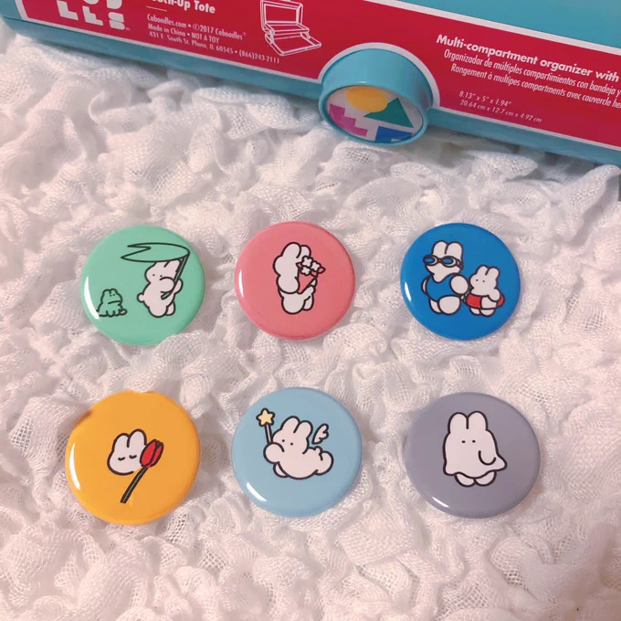 ?グッズ!
缶バッジ!
ちっちゃくてかわいいカラフルな缶バッジです!
今週末8/3のデザフェス、25のコミティアなどで販売します! 