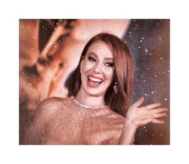 Hep böyle gül  #ElçinSangu