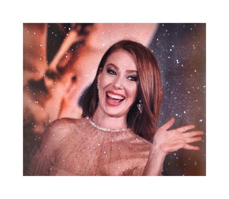 Hep böyle gül  #ElçinSangu