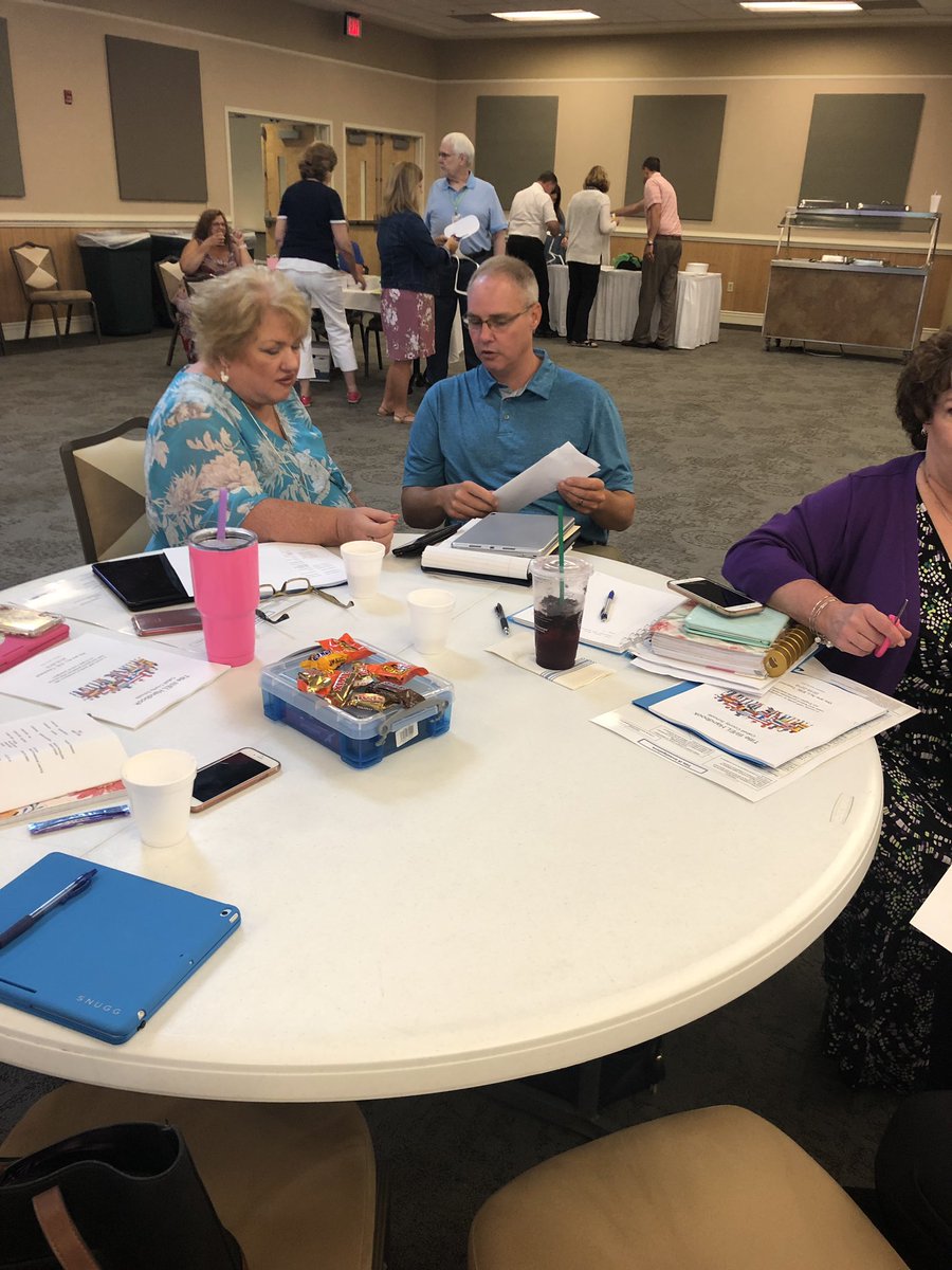 kelwatts's tweet image. Differential Instruction used during the Team Building Activity! #supportlearning #CCSPrincipalAcademy2019 @cabellschools