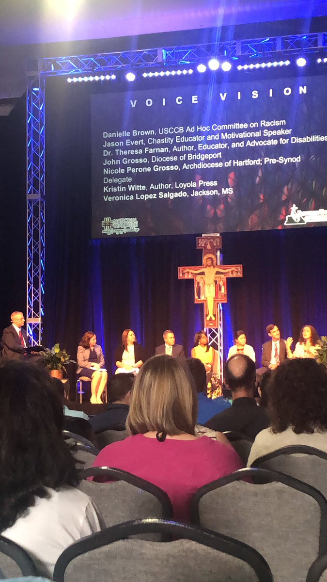 rhude_dude's tweet image. @NicolePerone @JohnTGrosso @jasonevert @pjarzembowski share the stage during our afternoon panel at #VoiceAndVision