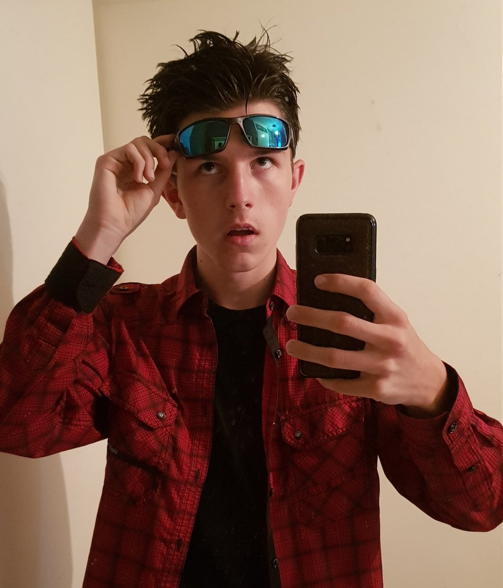 RealQwinsie's tweet photo. 😱 Q is screaming and running away from evil looking AI robot monsters in SOMA! 👻 Help him out NOW at https://t.co/7isRxtP05R https://t.co/K2QvBKXi7n