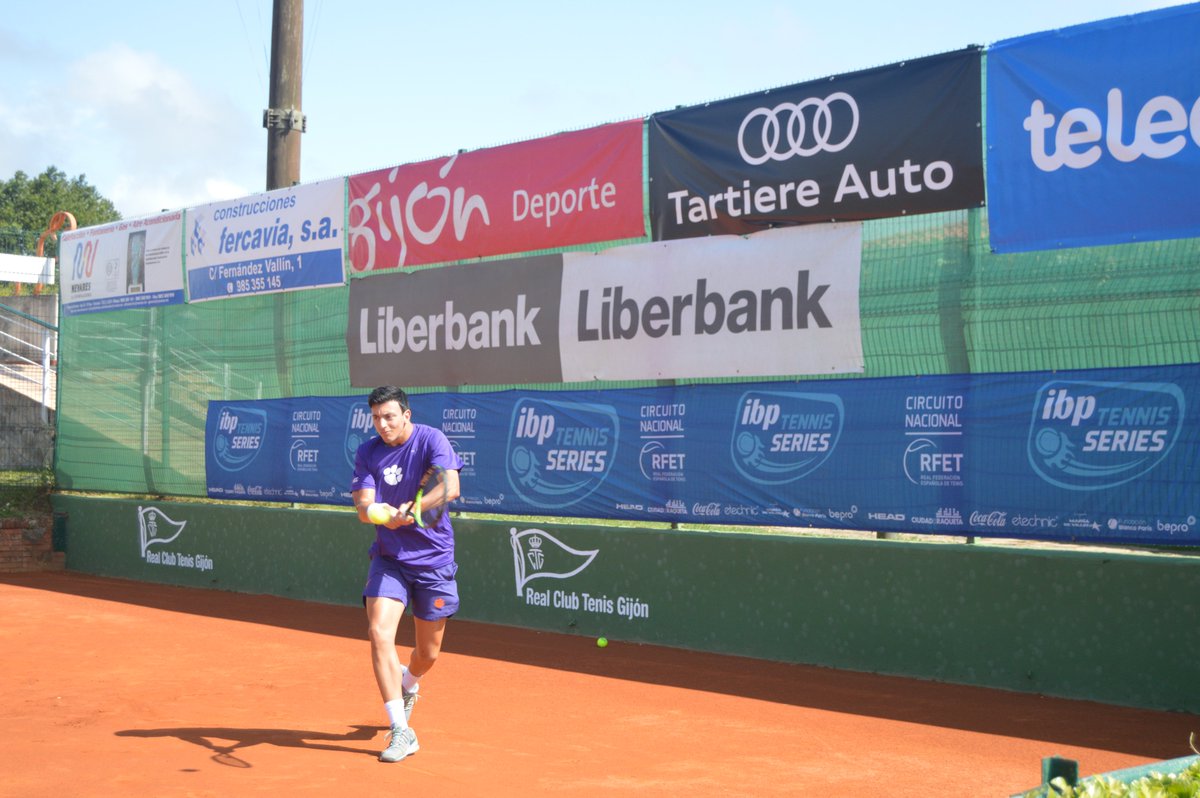 pablomosquera_'s tweet photo. Plácido debut para @GabiDiazFreire9 en el 56º Torneo Dionisio #Nespral. Mañana en octavos, el jugador local se enfrentará a Jordi Muñoz, sexto favorito. 

@IBPTenis @elcomerciodigit @Liberbank @gijon https://t.co/f4pXqZ0K4C