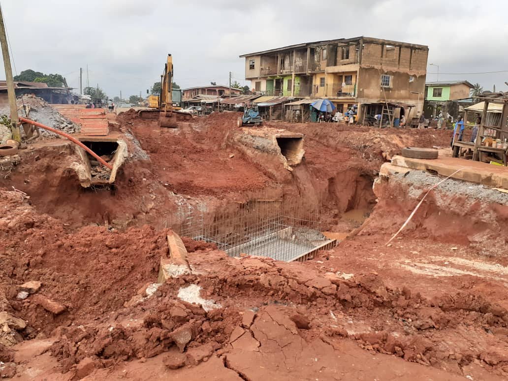 Pius68473457's tweet image. Deepening Underground Water Storm Drainage at 2nd West Circular Road to control flood and erosion in Textile Mill Road and environs as part of works for the reconstruction of Textile Mill Road

#4+4media
#NextLevel2020
#letGoFurtherTogether