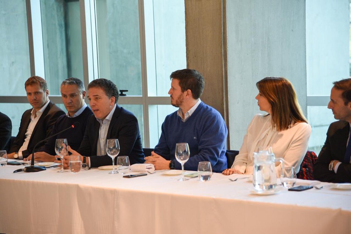 josenunezjurado's tweet photo. Junto al ministro @NicoDujovne y @fangelini nos reunimos con empresarios de la provincia de Santa Fe. https://t.co/vmxj72f2Fp