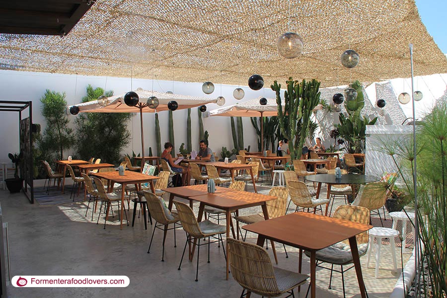 MedPitiusa's tweet photo. FormenteraFoodLovers; Una guida dei #ristoranti per amanti del gourmet e buongustai  😋#Formentera https://t.co/VQkn8WWxbd https://t.co/a1G827eIPP