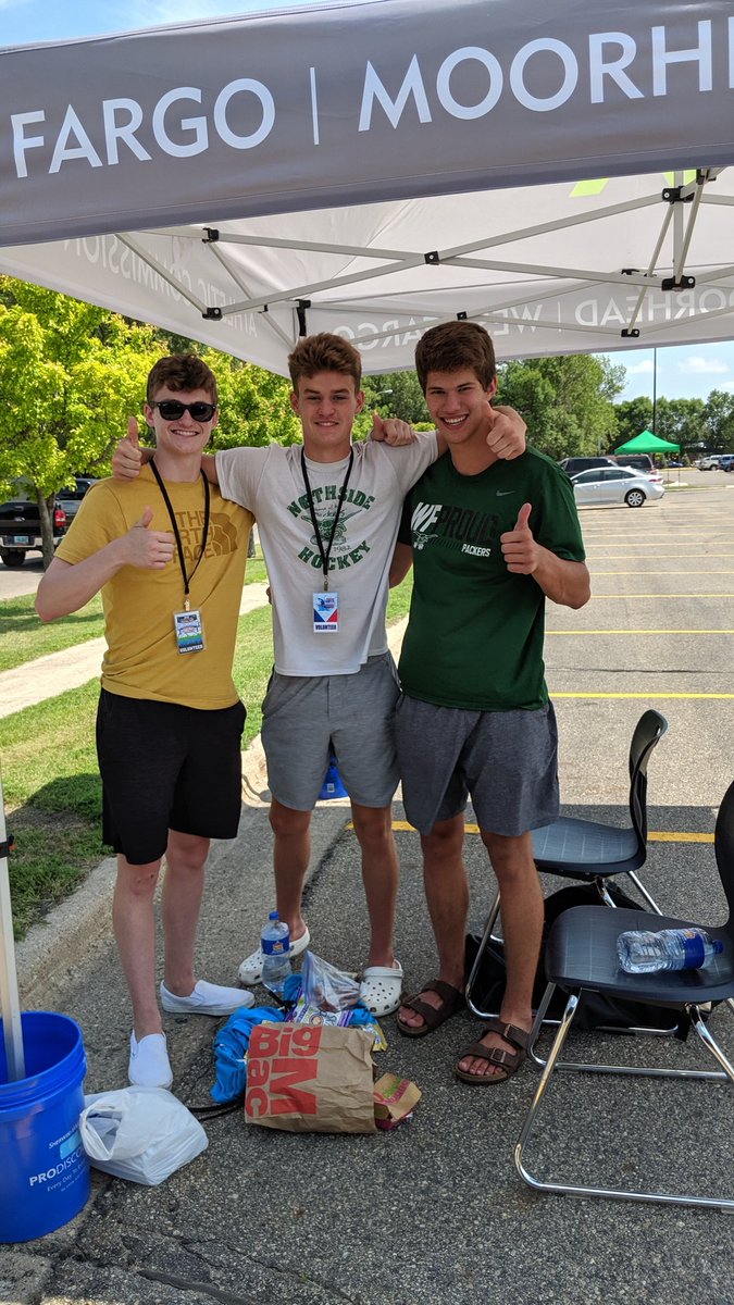 WFPackerHockey's tweet photo. The @WFPackerHockey boys are working hard keeping everything under control @HAC_WestFargo
#2019centralzoneschampionship #hulbertaquaticcenter #wfpackerhockey #wfpackerbackers #tohotouthereforhockeyplayers https://t.co/pQPsEDqvKK