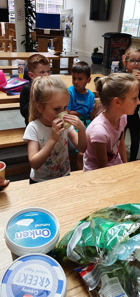 ProActivePlym's tweet image. Day 4 of our #fitandfed holiday camp. Varied and vibrant activities keep young people engaged #graffitiart #foodeducation @educationgovuk @sportplymouth @activedevon