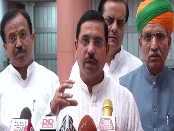 ani_digital's tweet photo. First LS session will create history, keen to get 36 Bills passed: Pralhad Joshi
Read @ANI story | https://t.co/HZUCiElL5K https://t.co/39uPjwUoOD
