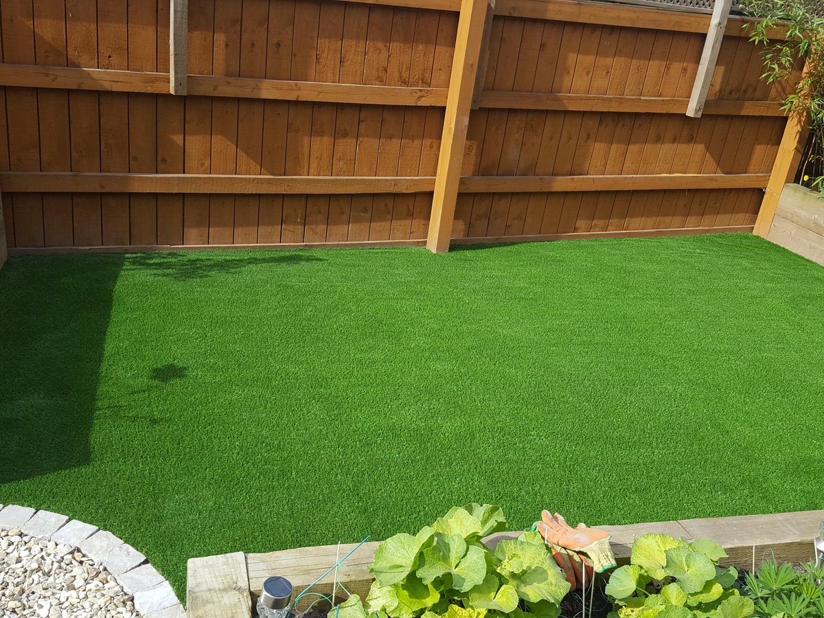 LionLawns's tweet photo. For #YorkshireDay we're looking back at an #artificiallawn installation in #Leyburn. 

As a #NorthYorkshire company based in #Stokesley we serve the whole of Teesside and Yorkshire. Can we help you transform your grass?

https://t.co/85bsZvMtqk https://t.co/qYoX4XKOaA