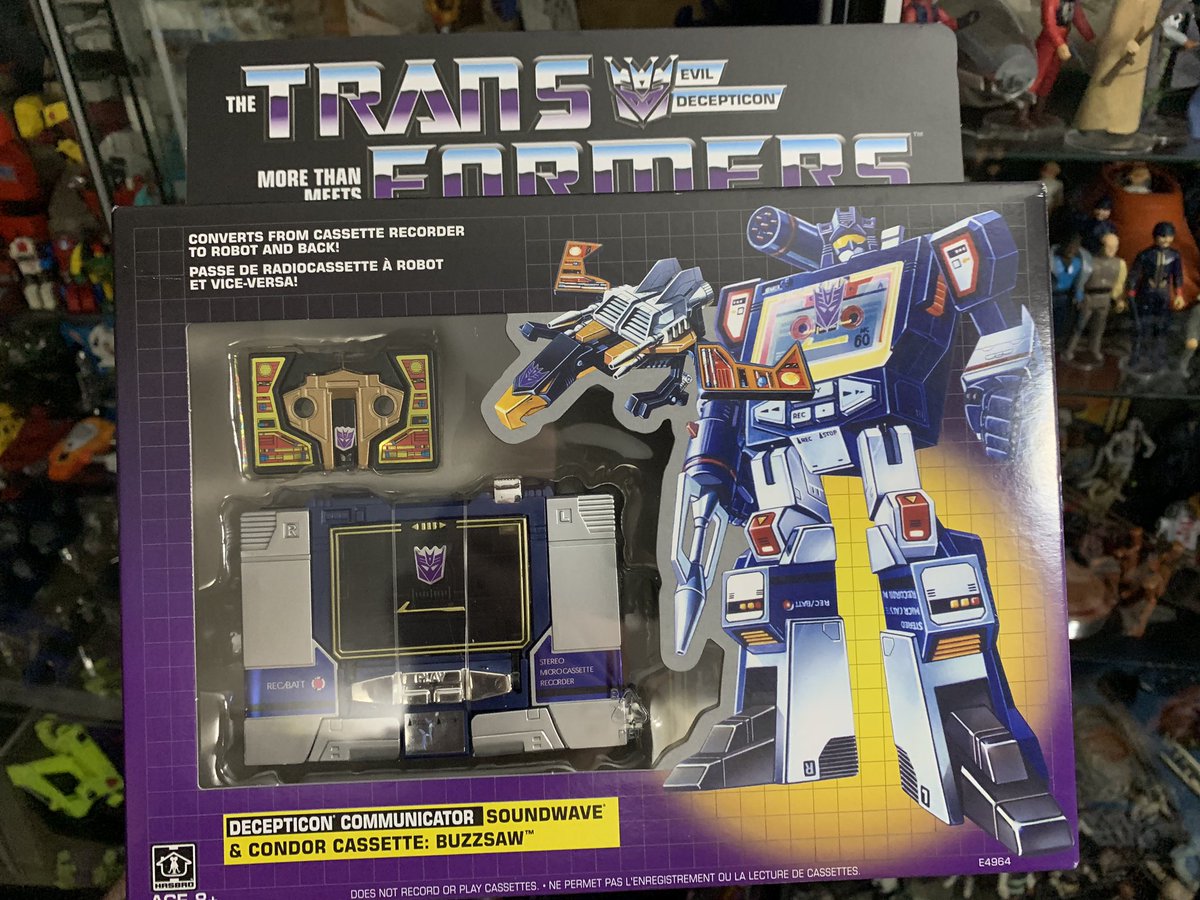 AwesomeGeekShow's tweet photo. They did it @woodysalaskan, @mr_rigden, @Cyrinnic, @angryspacebee -Retro Soundwave in stores now!
-awesome.

#RetroTransformers #Transformers #Soundwave #Buzzsaw #ActionFigures #G1 #G1Transformers https://t.co/mIHtEh5F1W
