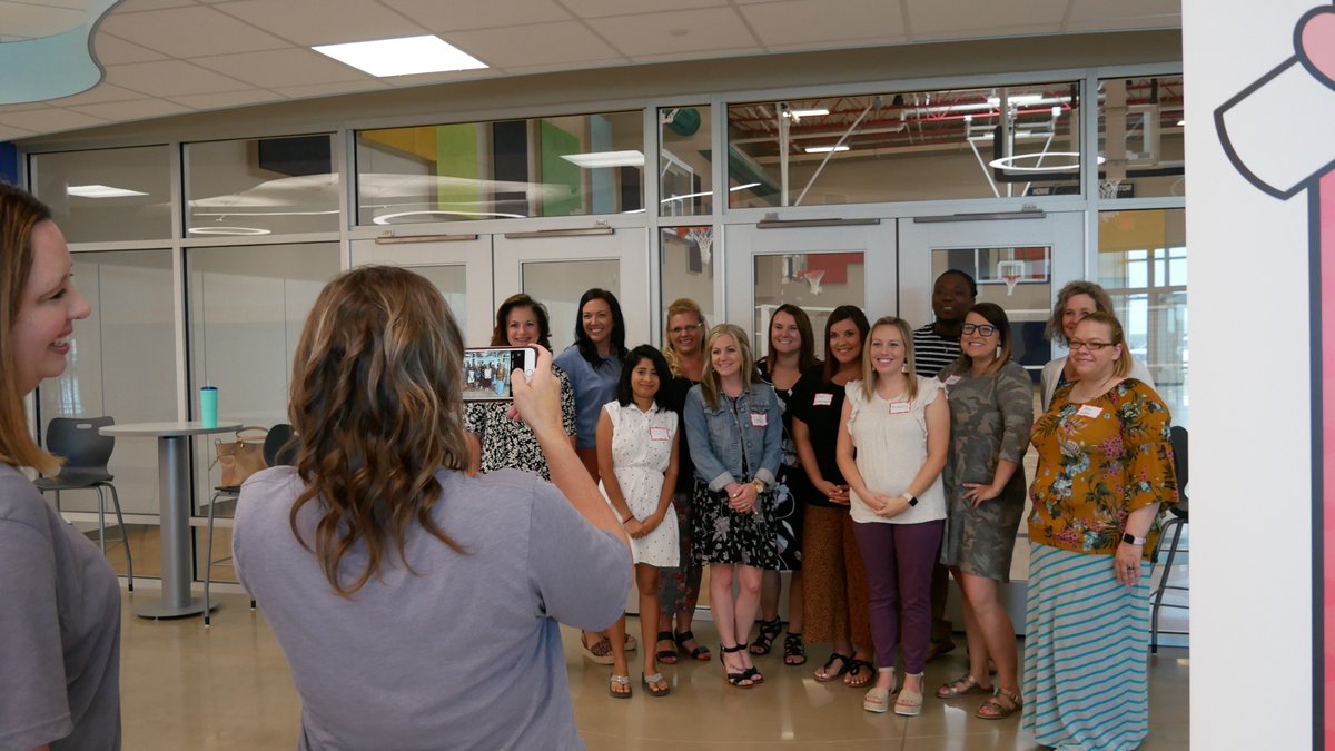 BeltonISD's tweet photo. Our #BeltonISD family is growing! This morning we welcomed in a new group of teachers for day 1⃣ of our 2019-2020 New Teacher Orientation! 

To check out more #BISDmoments from this morning's breakfast, click here: https://t.co/28sbb7G2BD

#BigRedCommunity 📚🖌️📝#BISDcreates https://t.co/siIamIdeZr