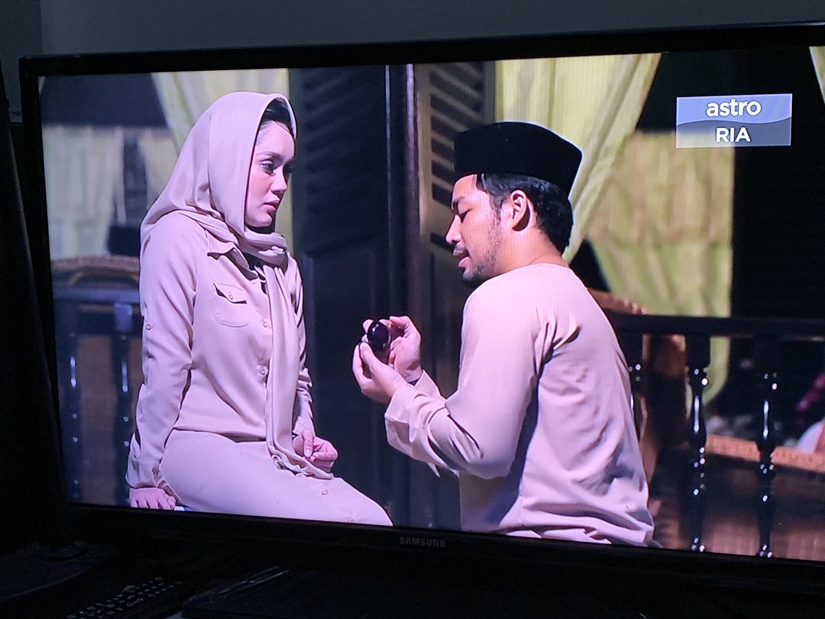 laporsokmo's tweet photo. Definitely gonna miss them . Hanan &amp; Nawal❤️ #SetelahTerlafaznyaAkad https://t.co/8xv22n0y2Z