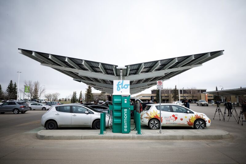 AmarjeetSohiYEG's tweet photo. Going on a road trip this weekend? Thanks to investments by our gov, traveling in an Electric Vehicle is easier than ever!
✅ A rebate of up to $5000 on an EV
✅ Businesses can write-off the full cost of EVs
✅ Building charging stations from coast-to-coast
# ElectrifyYourWeekend https://t.co/u73Z3klvrX