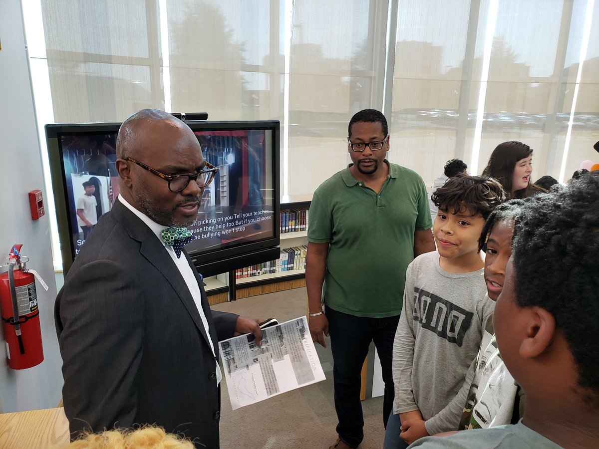 ACPSk12's tweet photo. .@DrHutchings was impressed with these @CivicTREK_ACPS students whose solution to bullying was a "Bully Box" to anonymously report bullying, and a rap video to promote it. They even polled their peers as research! @ACPSsummer https://t.co/p5eWY89NsT
