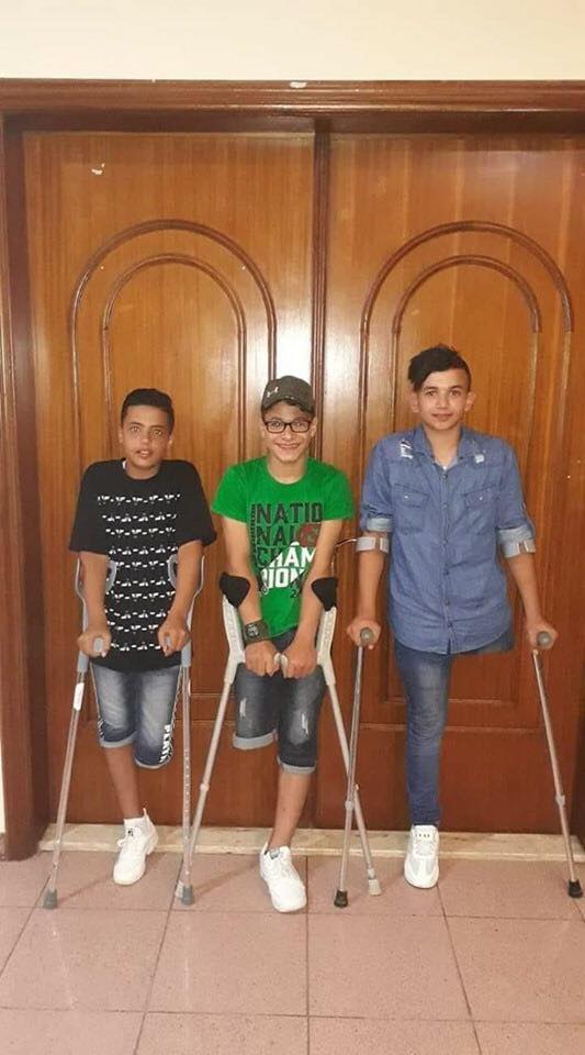 Mindmenow's tweet photo. It's THEIR #MotherLand @JLo and @AROD and look what they get for asking for the #RIghtOfReturn in the #GreatReturnMarch! Occupation forces shoot at them with illegal exploding bullets! #NotYourMotherLand 
#GroupPalestine 
#HomesDemolitionIsWarcrime https://t.co/zLwXmHarRX