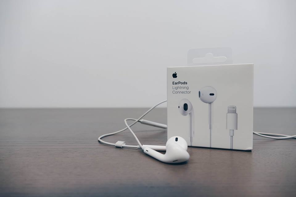 Don't miss a beat! We've got your replacement lightning connector EarPods right here!