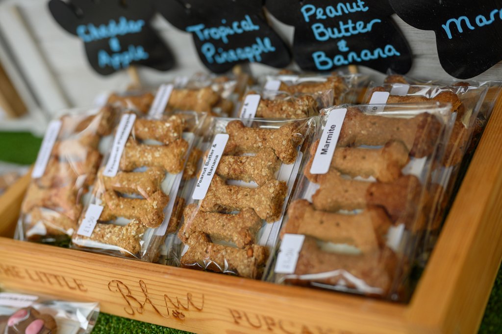 We've even got treats for your pups at the Farmers Market, so why not come along on Saturday 10th August and pick up some some pupcakes from Little Blue Pupcakery!

#DKL #kingslynn #bid #discoverkingslynn #DKL  #lovekingslynn⁠