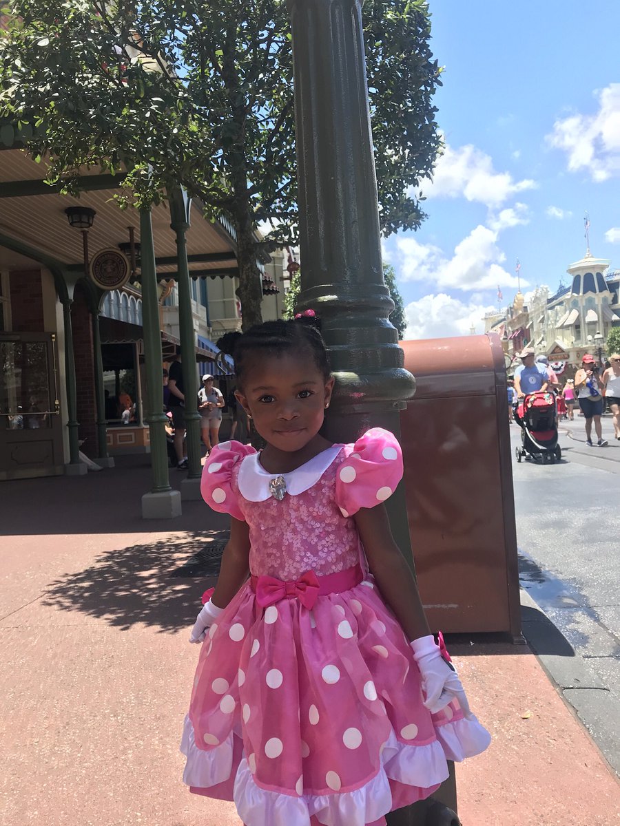 Ola__Idowu's tweet photo. My niece on Instagram v Twitter #childrenedition https://t.co/EitNLcVJ9x