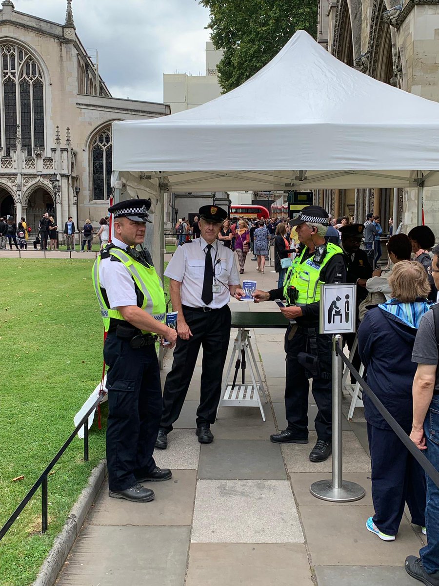 MPSWestminster's tweet photo. #ProjectServator Team working with our partners, security teams &amp; you the public, at our iconic sites &amp; events today keeping London safe. Whilst welcoming visitors from across the UK &amp; all over the world to our great city! @MODPolice @wabbey @HCav1660 #ActionCountersTerrrorism https://t.co/9M8ZAKvBwp