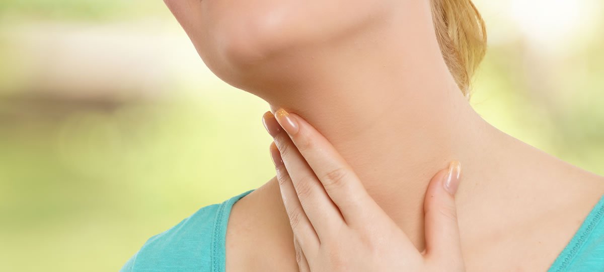 аллергические проявления на коже. сухость шея. красивая женская шея. сухость шея. сухость шея.