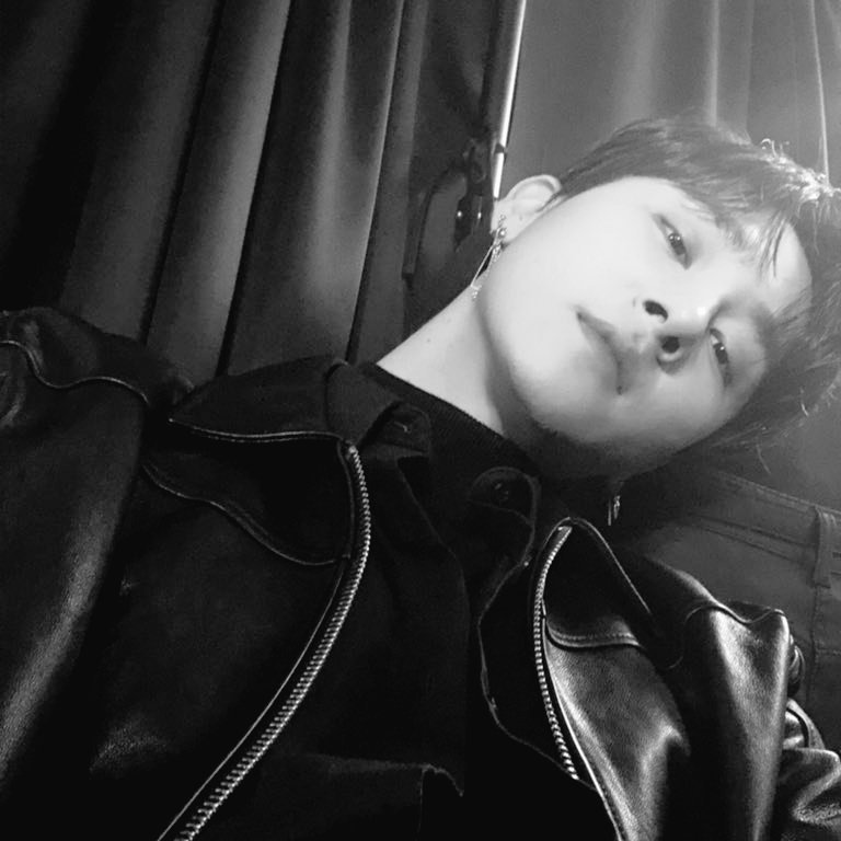 aus__monstax's tweet photo. Jookyun AU where Changkyun is known as the bad boy of campus, he carries around a list of rules of how to be a heartbreaker and he has never broken any of them until Jooheon comes around, stealing Changkyun's spot as the bad boy. What happens if one rule is broken? https://t.co/pgLBeGmfcv