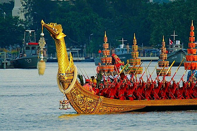 SarahWardAU's tweet photo. These barges are spectacular! I went to see them at the Royal Barge Museum in Bangkok after #SPAFACON2019. If you get the chance - go! Even if you aren't a boat geek, it will be well worth your while! 👏🛶🇹🇭
https://t.co/z8AtMqL5Zc
#tradboats #maritime #museums #Thailand https://t.co/0F83tYVgX8