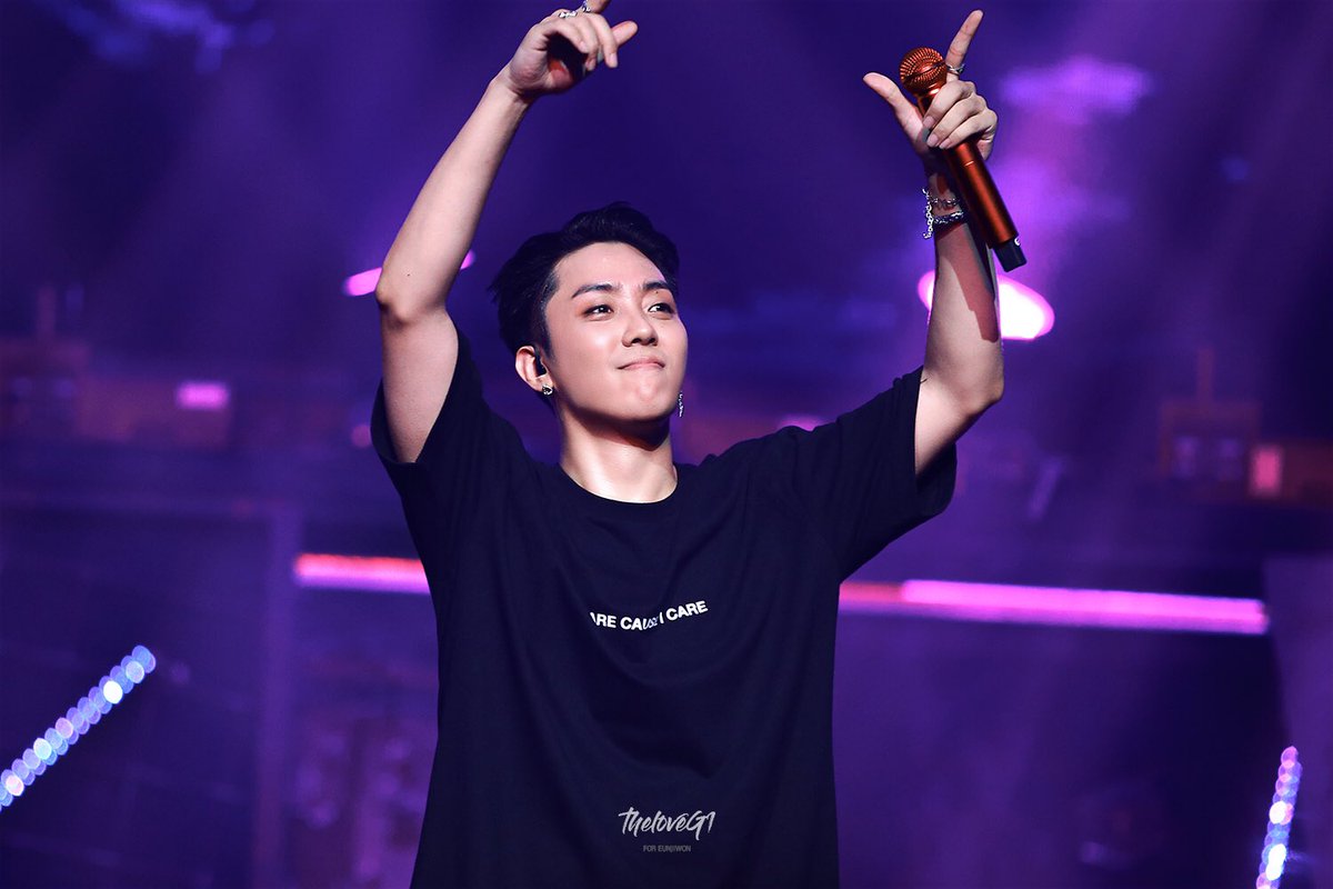 theloveg1's tweet photo. 190727 G1 #ONFIRE 🔥 콘서트
you know that you the one
you are the my world
#은지원 #eunjiwon https://t.co/fZHDt2qN6S