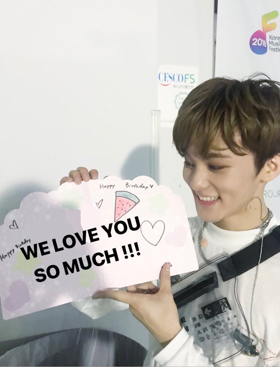 mlactivities's tweet image. twenty of mark lee’s iconic moments 
#HAPPYMARKLEEDAY