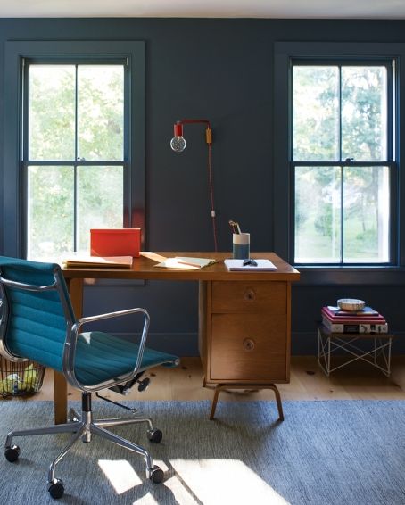 Don’t feel like you have to default to white trim. Painting the trim and walls the same color, but in different sheens, can offer a subtle contrast while allowing the furniture and accessories to take center stage. ⁣
⁣
(WALL) Hidden Sapphire CSP-690, Aura®, Eggshell