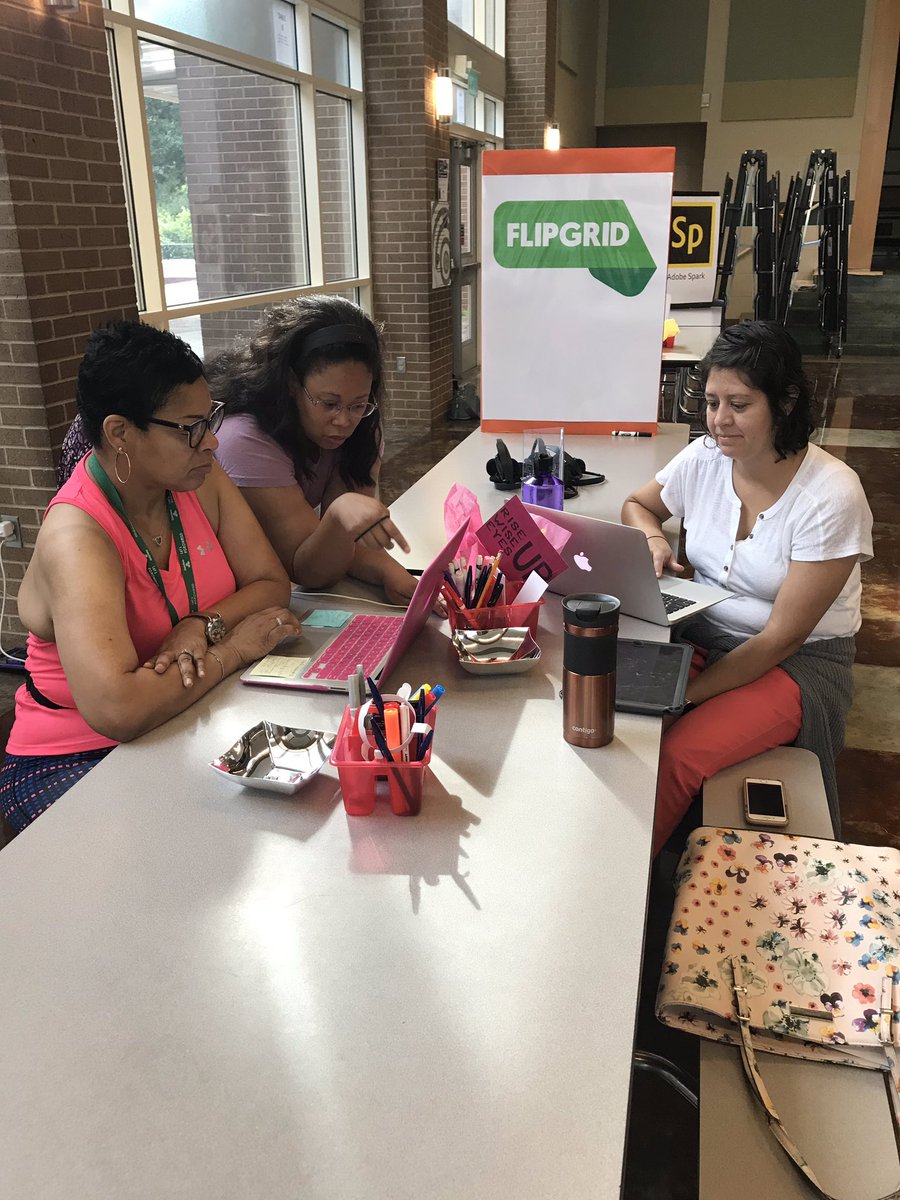 LIBRARIESinRISD's tweet photo. A few campus LITEs 💡got to #RISDSaySomething this morning as they hosted the @risdace tech fair! It was a great chance to #RISDConnect with campus Ts. #BetterTogether #LibrariesinRISD https://t.co/Qwp7O1T5sn