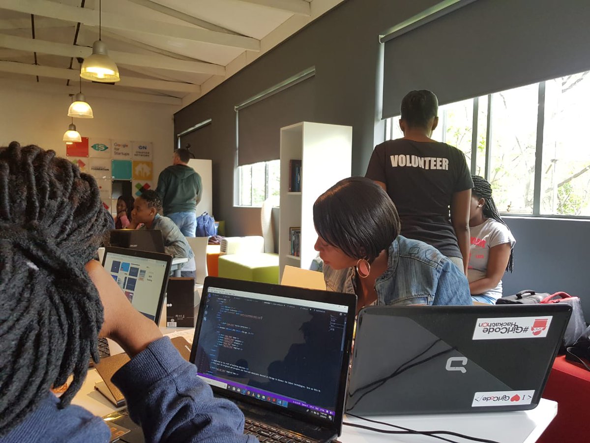 Fikile888's tweet photo. #tbthursday I was one of the fingers behind the @GirlCode_za page at #SAMEXHACK. Get in touch with me if you need a social media manager, I also do #socialmediamarketing chatting at events 😊 https://t.co/rj6qhFO4rq