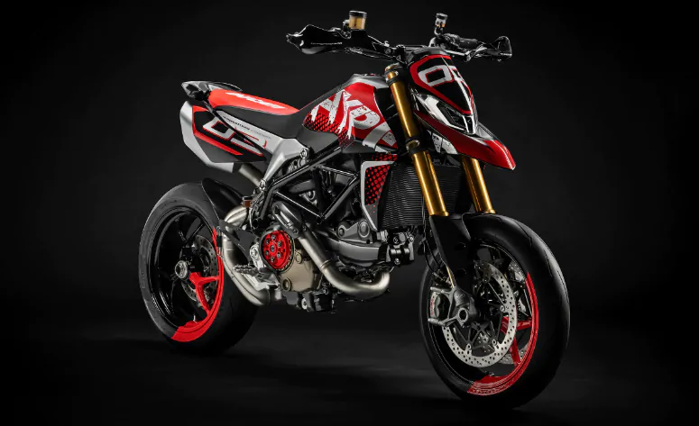 Ducati Hypermotard 950 concept
Ducati Hypermotard 950 is at the famous competition Concorso d’Eleganza Villa d’Este changed his appearance in a completely different Hypermotard 950.
themotoringworld.com/ducati-hypermo…
#ducati #hypermotard950 #motorcycle