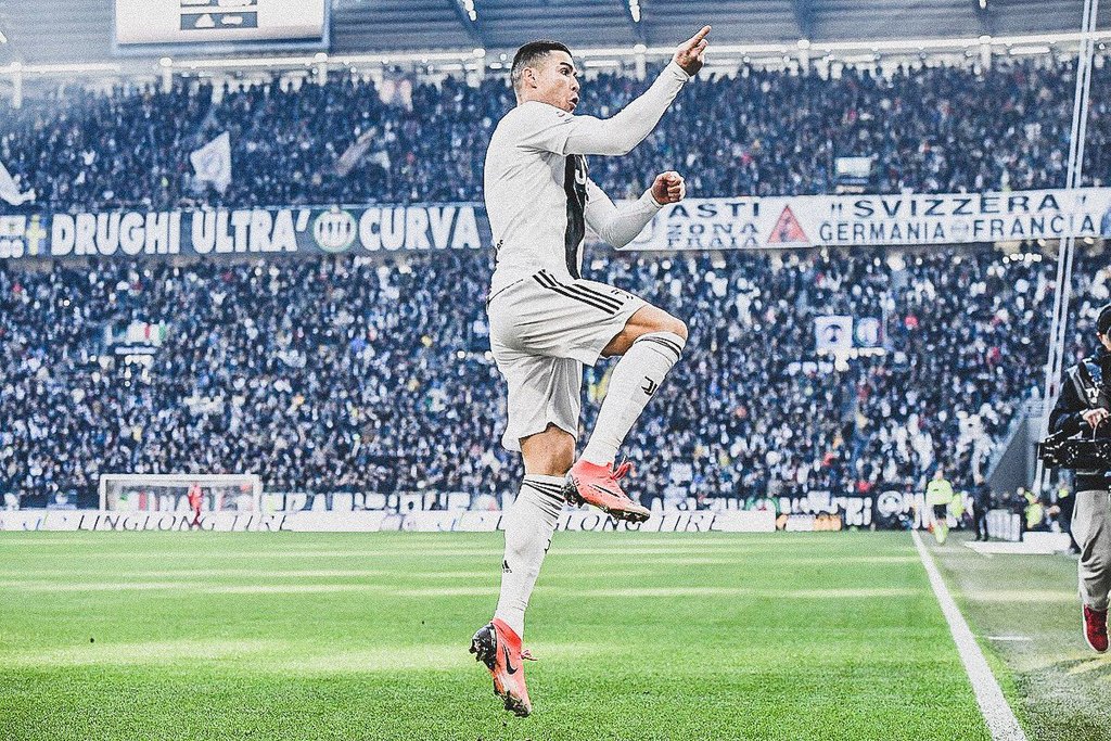 Haert_desire's tweet image. When girls finally get a spot to urinate. 😂😂

Girl's :