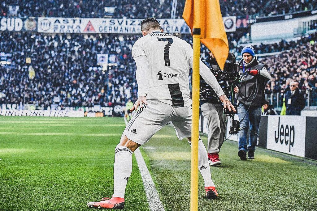 Haert_desire's tweet image. When girls finally get a spot to urinate. 😂😂

Girl's :