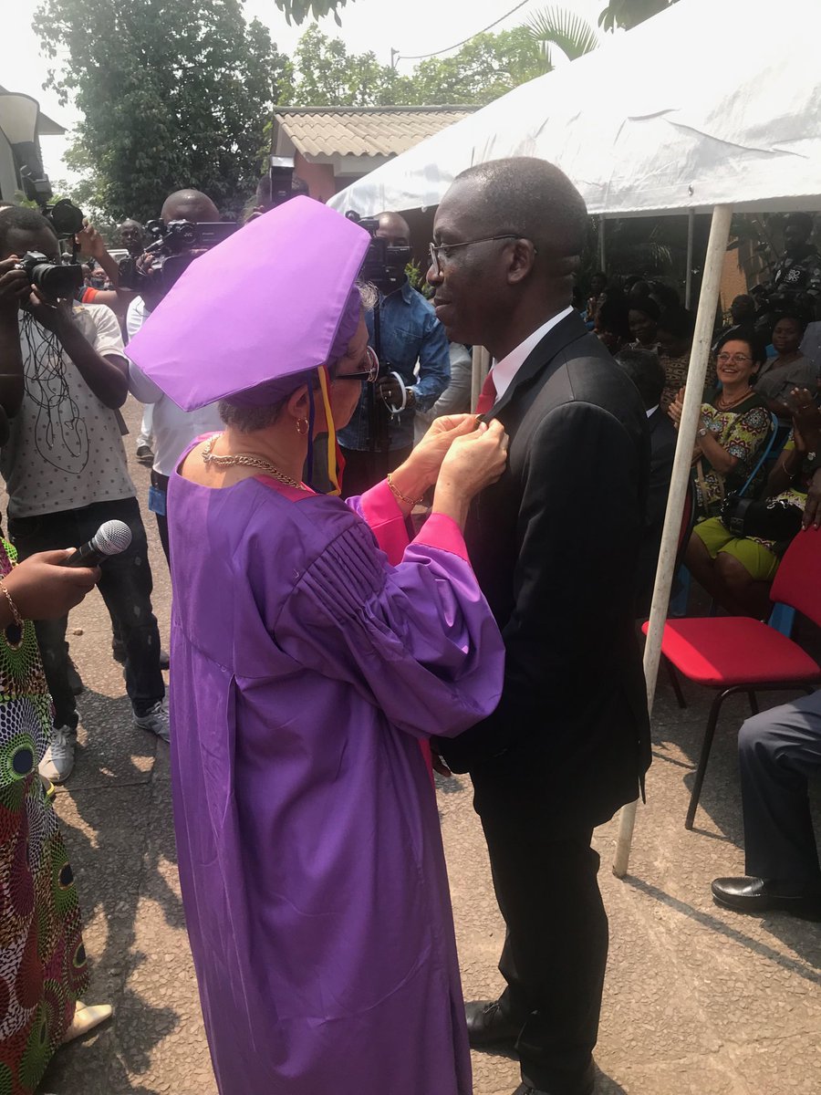 Mapon_Matata's tweet image. Neuf filles venues de Kindu ont été proclamées licenciées en infirmerie par l’inst. Monkole. Heureux d’avoir été décoré pour avoir assuré avec l’Ese Microcom le financement des études de ces infirmières pendant 4 ans. Félicitations à ces lauréates dont 3 ont distingué. Bon retour