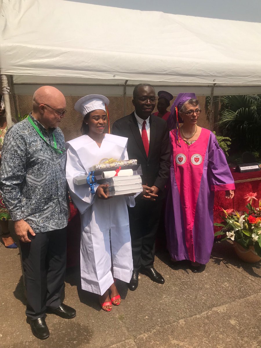 Mapon_Matata's tweet image. Neuf filles venues de Kindu ont été proclamées licenciées en infirmerie par l’inst. Monkole. Heureux d’avoir été décoré pour avoir assuré avec l’Ese Microcom le financement des études de ces infirmières pendant 4 ans. Félicitations à ces lauréates dont 3 ont distingué. Bon retour