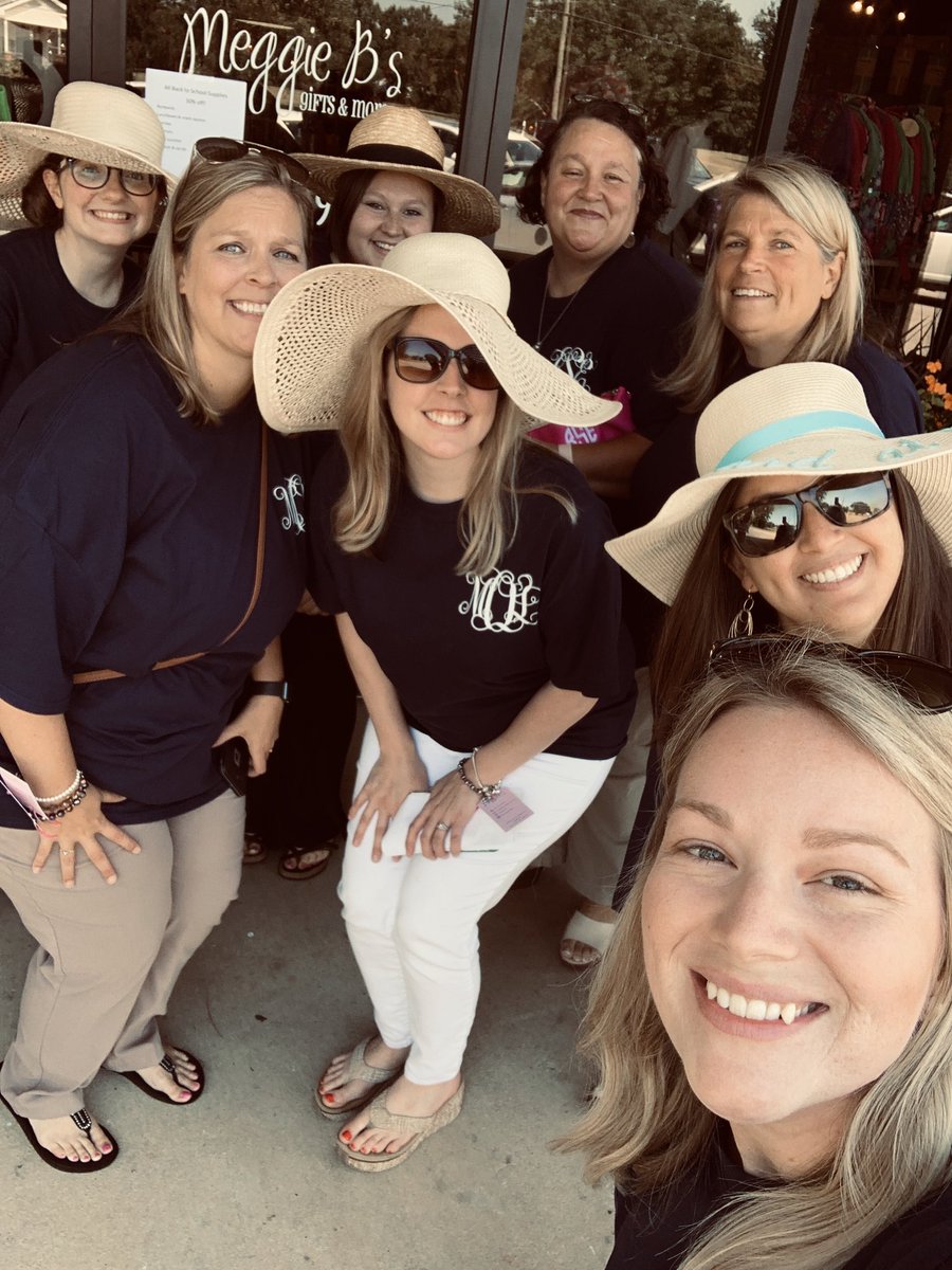 robinhinson4th's tweet photo. Shout out to Meggie B’s in Semmes for being awesome!!!! Thank you for the gift @GlendaWarren15 !!!!❤️❤️ #Learningtoday #Leadingtomorrow @JETurnerSchool https://t.co/XzRyzkSiFg