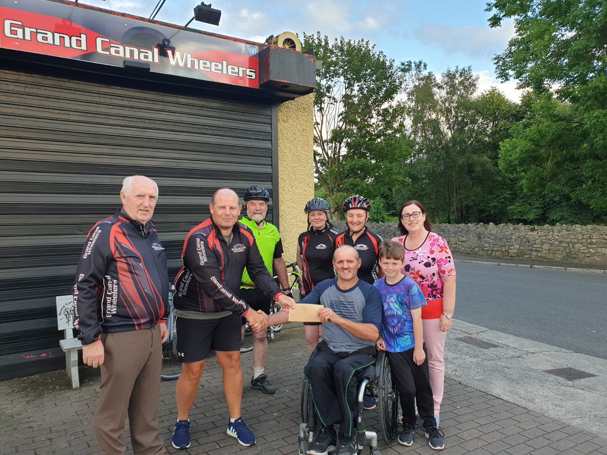 Presentation of Cheque from Grand Canal  Wheelers to Declan in support of his Trek To Tokyo. We greatly appreciate all who contributed from raffle at their sportif The Peatlands Tour 2019.

#DeclanSlevin #TrekToTokyo #Paracycling #Cycling #GrandCanalWheelers #UCI #WorldCupSeries