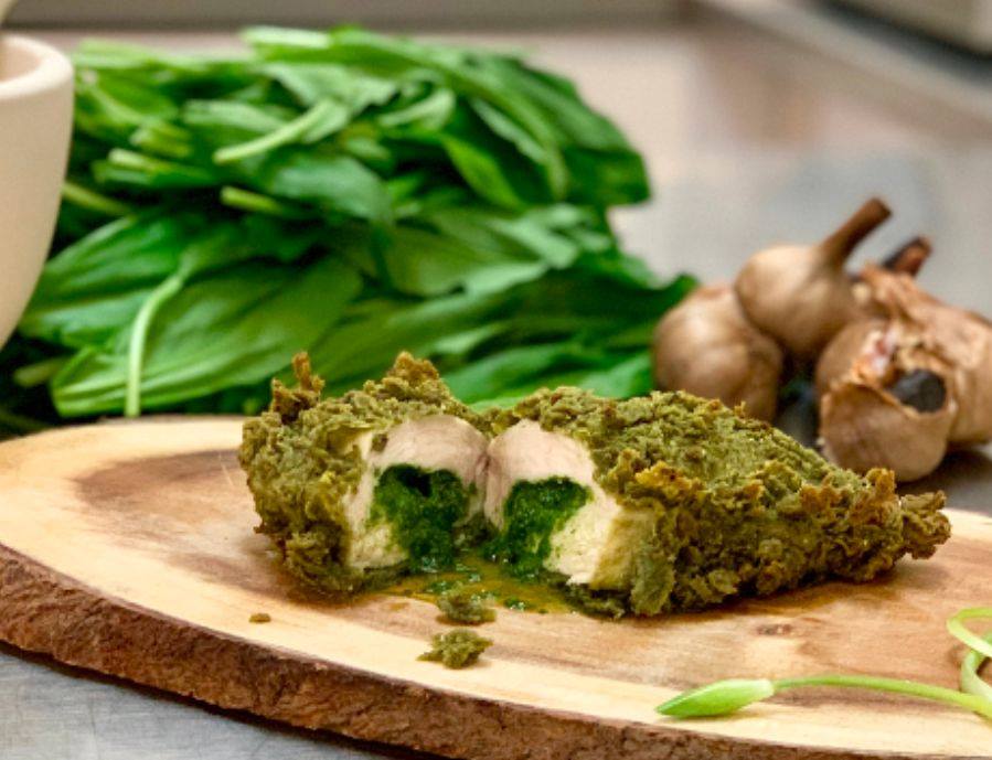 KuliKuliFoods's tweet photo. Try baking chicken in a coating of wild garlic and #moringa dust for a new take on Chicken Kiev. 
#foodiefridays #inspiredbymoringa #gourmentchef #moringarecipe #griffithfoods @griffithfoods https://t.co/BNkC2fVUbk