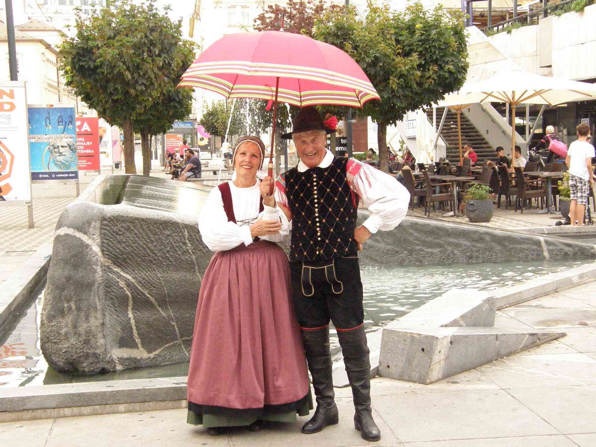 Folklorna skupina Kamnik vabi na 49. Dneve narodnih noš. fskamnik.si #kultura #umetnost #Slovenija #Kamnik #ifeelsLOVEnia #slovenia #ljubljana #visitslovenia #folklore #Travel #photography #Europe #alps #visitkamnik