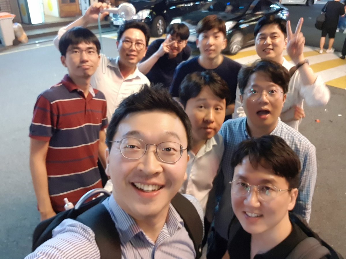 OptionHong's tweet image. Finally, everybody's here!
아이고야 다 만나기 힘들다!

담에 또 다 만나는 건 몇년쯤 후이려나?